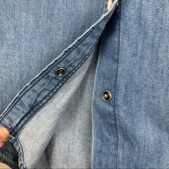 H&M Chambray Denim Style Button Front Top in Blue - Picture 4 of 7